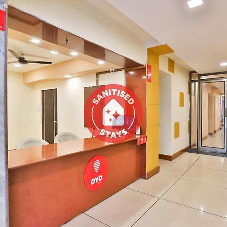 Oyo 13668 Hotel Utsav Вадодара Екстер'єр фото