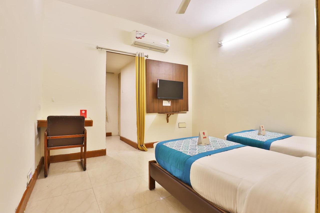 Oyo 13668 Hotel Utsav Вадодара Екстер'єр фото