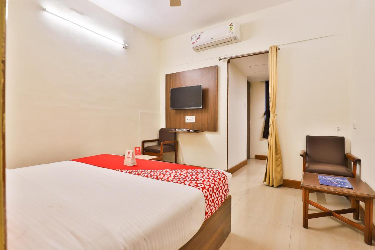 Oyo 13668 Hotel Utsav Вадодара Екстер'єр фото