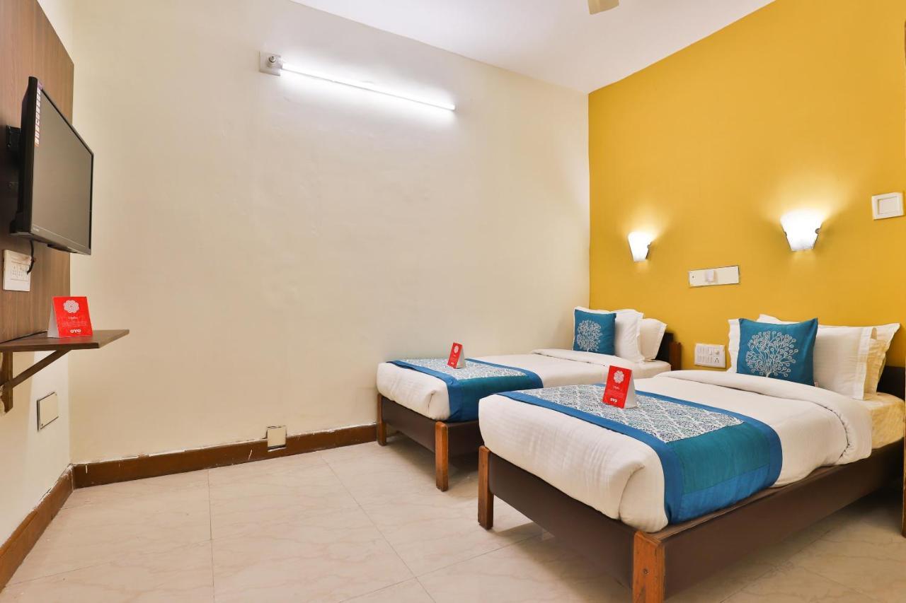 Oyo 13668 Hotel Utsav Вадодара Екстер'єр фото