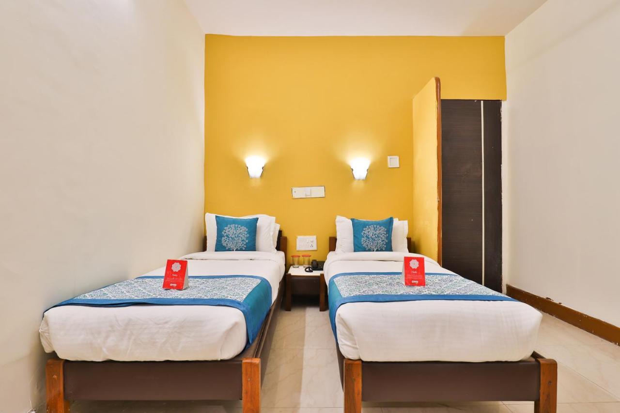 Oyo 13668 Hotel Utsav Вадодара Екстер'єр фото
