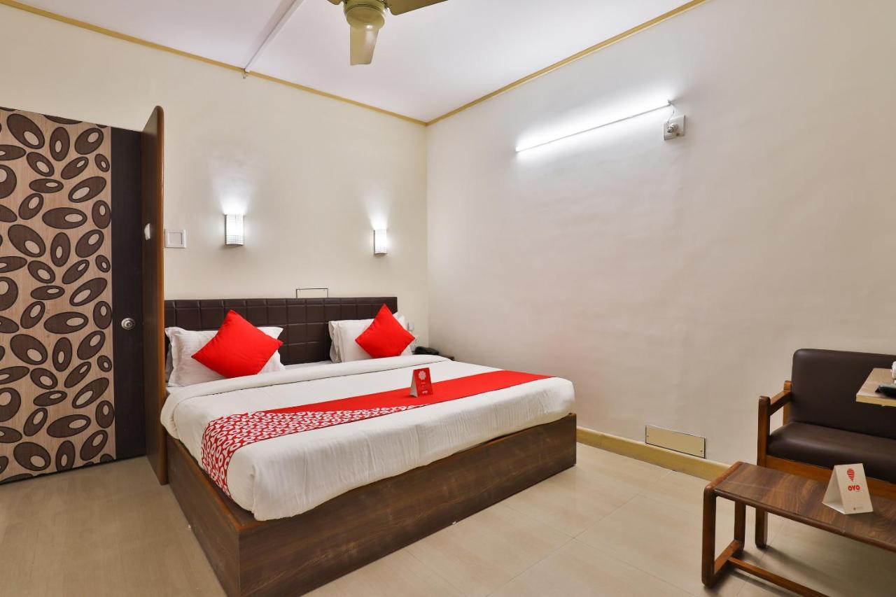 Oyo 13668 Hotel Utsav Вадодара Екстер'єр фото