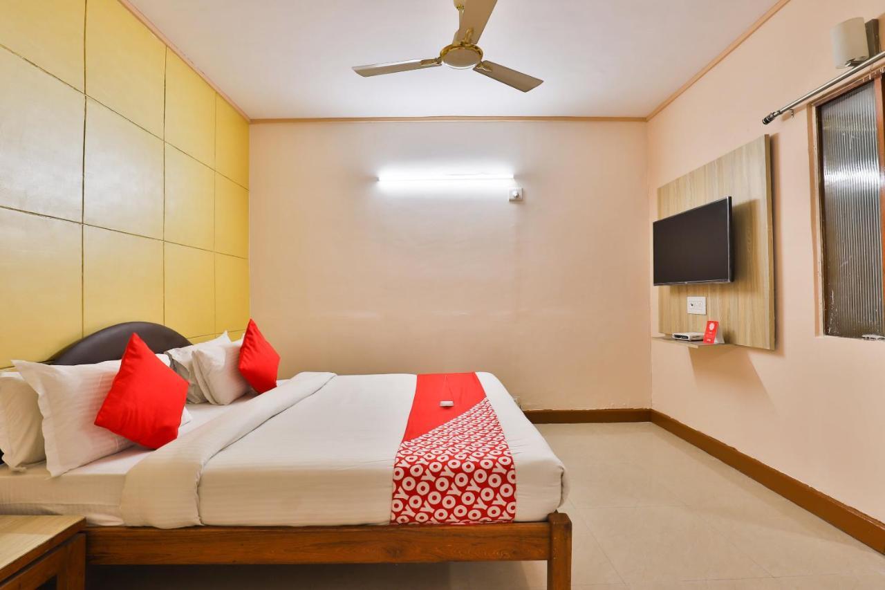 Oyo 13668 Hotel Utsav Вадодара Екстер'єр фото