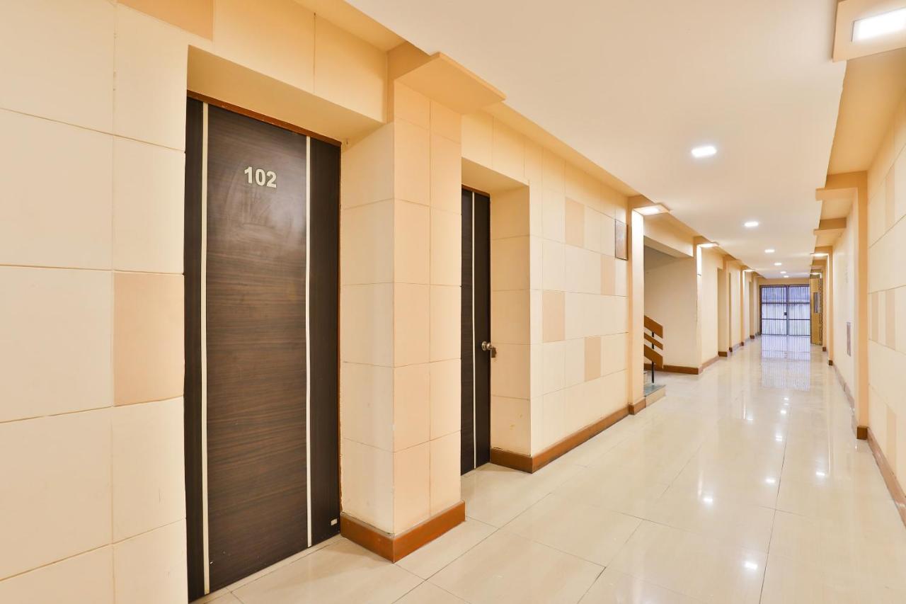 Oyo 13668 Hotel Utsav Вадодара Екстер'єр фото