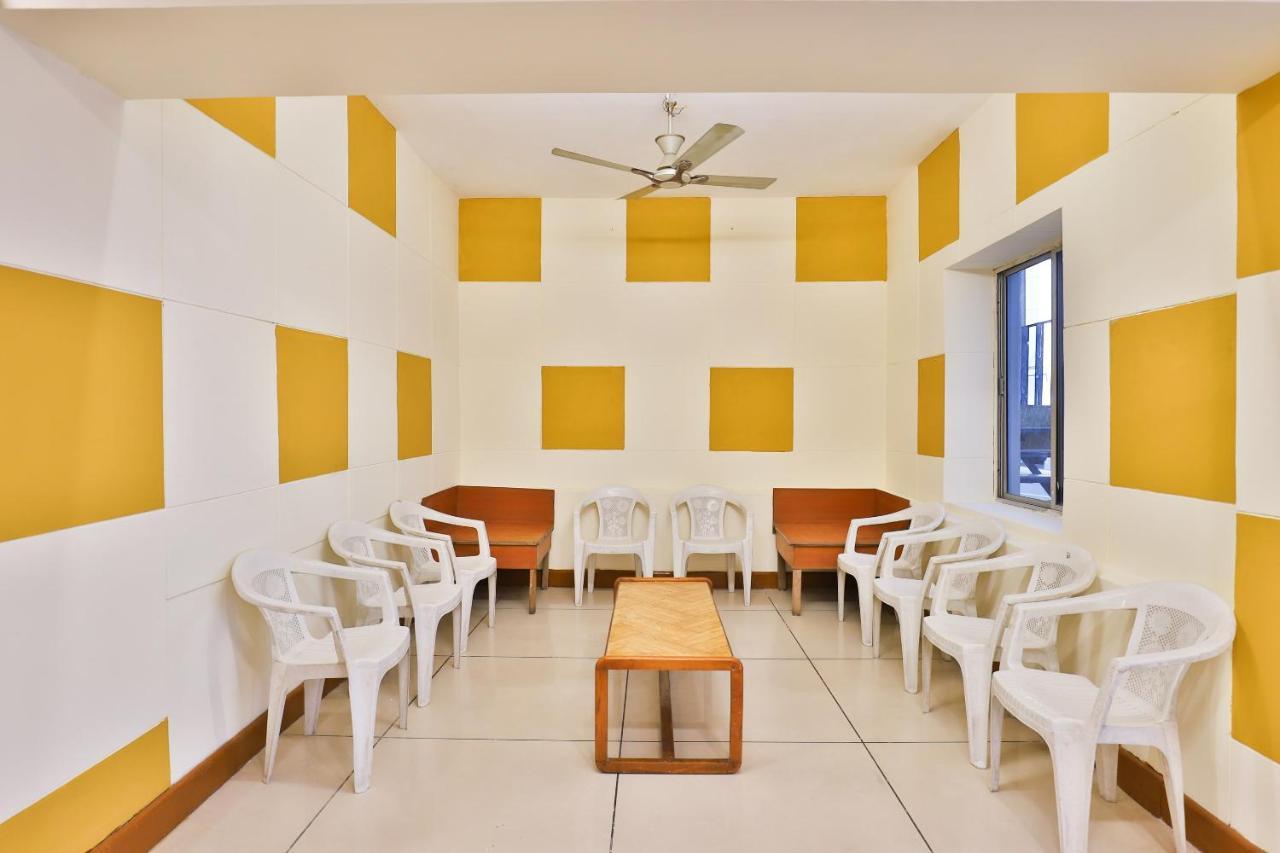 Oyo 13668 Hotel Utsav Вадодара Екстер'єр фото